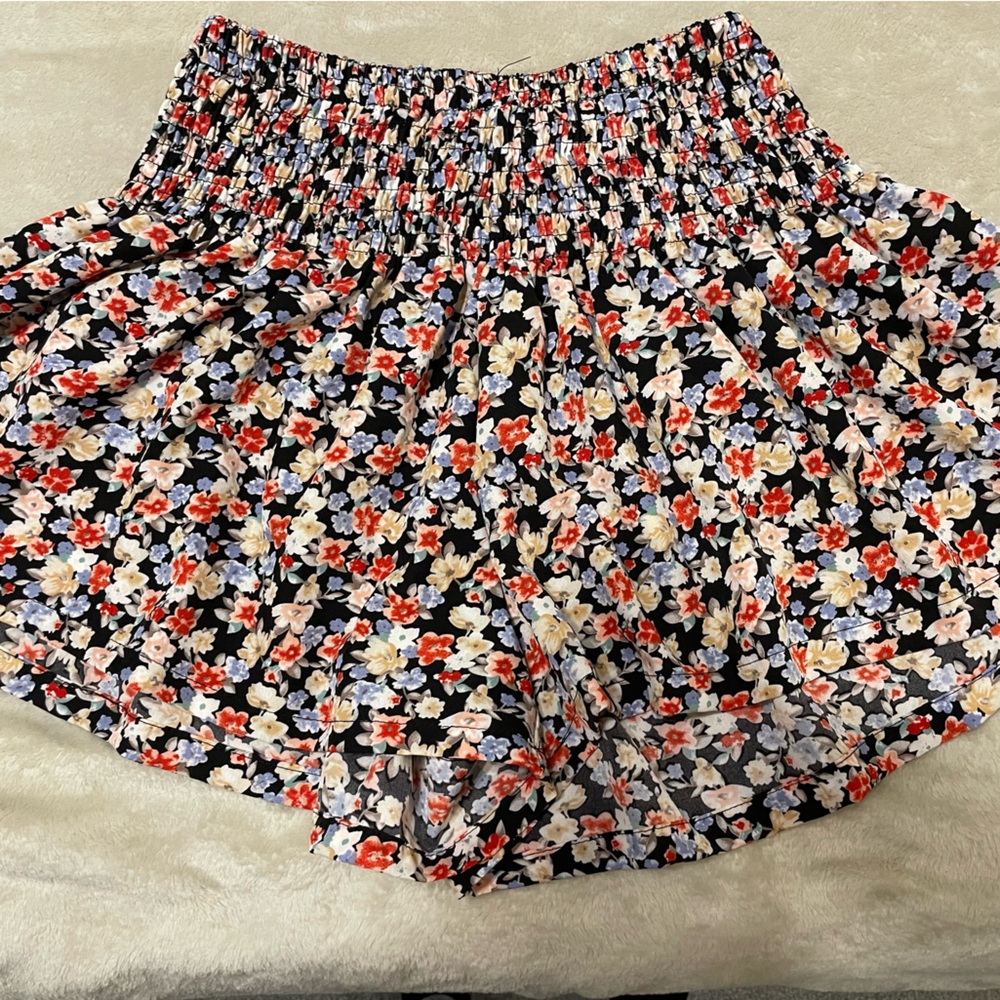 Floral Women's Top - Black, Red, White